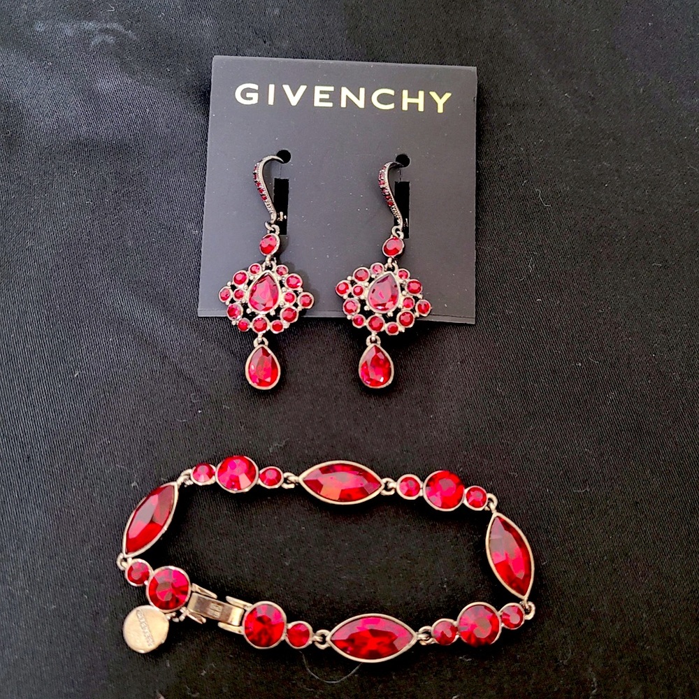 ❤️ Givenchy teardrop Earring and Bracelet set